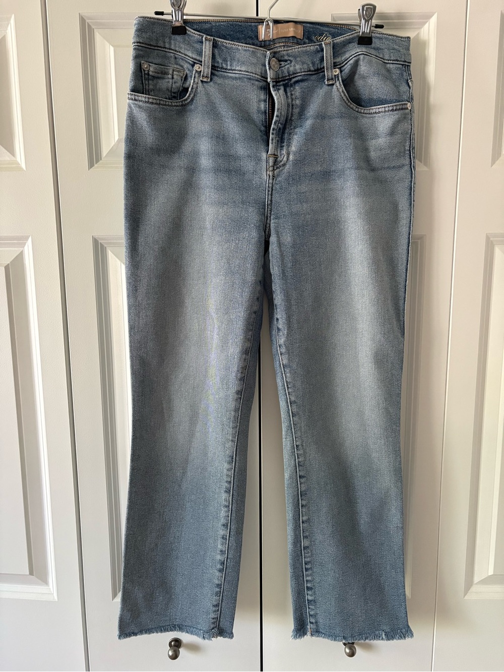 Light Wash Women’s Jeans - Straight crop fit
